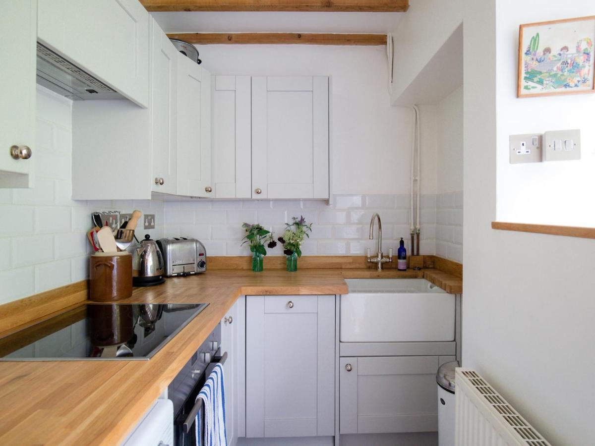 Lily Cottage Tew Kültér fotó